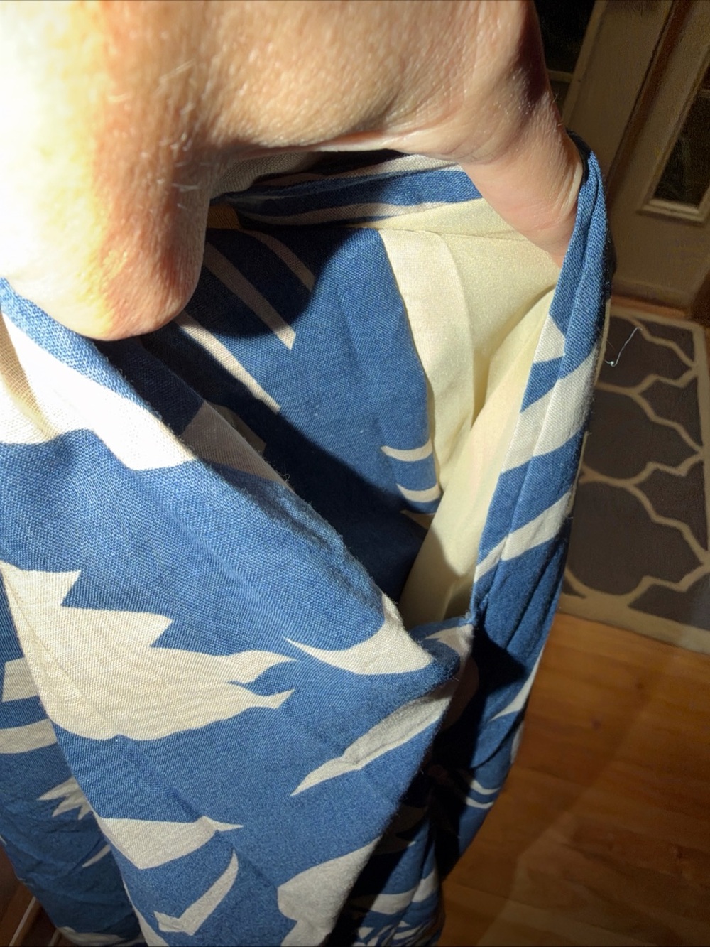 Vintage Women Blue Ivory Abstract Print Full Midi Skirt Lined Pockets 29” Waist - Picture 8 of 8